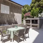 Beautiful Apartment In Dingac With Wifi Gornji Dingač