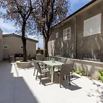 Beautiful Apartment In Dingac With Wifi Lejlighed Gornji Dingač