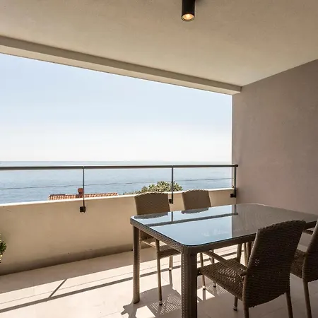 Appartement Beautiful In Dingac With Swimming Pool