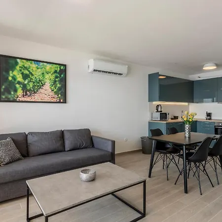 Beautiful In Dingac With Swimming Pool * Gornji Dingač