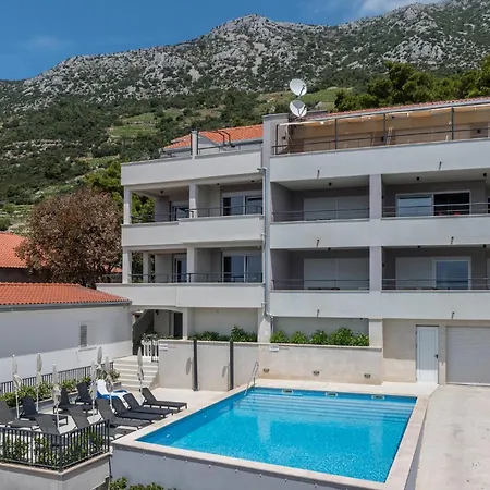 Beautiful In Dingac With Swimming Pool Appartement