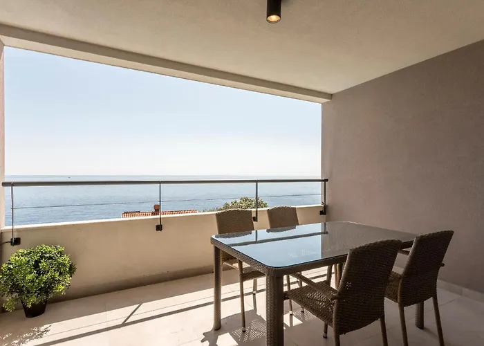 Appartement Beautiful In Dingac With Swimming Pool