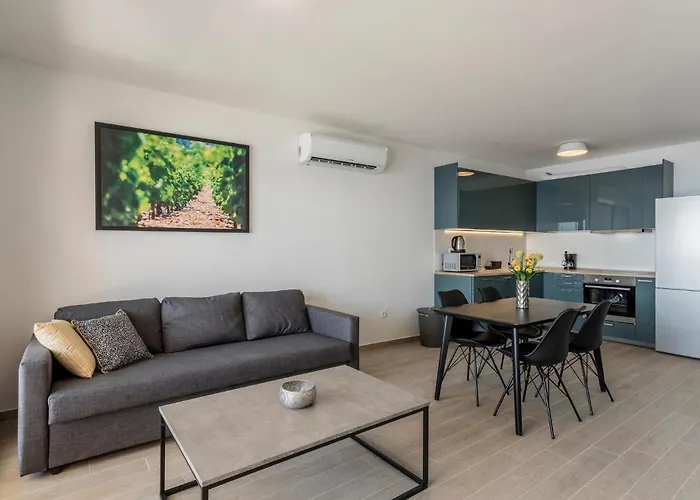 Beautiful In Dingac With Swimming Pool * Gornji Dingač