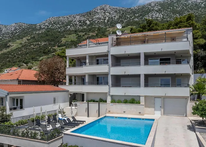 Beautiful In Dingac With Swimming Pool Appartement